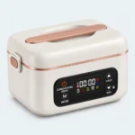Lunch box chauffante batterie rose de 1 L avec poignée intégrée, attaches latérales et écran de commande en façade.