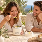 Couple qui déjeune en terrasse avec le thermos repas chaud inox 460 ml