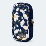 Petit sac isotherme médicaments à motif fleurs blanches sur fond bleu nuit, format compact à double zip