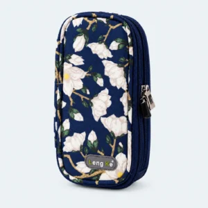 Petit sac isotherme médicaments à motif fleurs blanches sur fond bleu nuit, format compact à double zip
