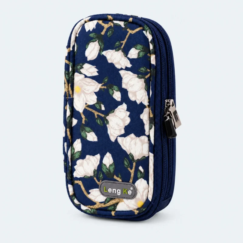 Petit sac isotherme médicaments à motif fleurs blanches sur fond bleu nuit, format compact à double zip