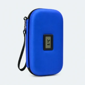 Pochette isotherme médicaments bleue à coque rigide, debout, avec afficheur de température en °C et dragonne