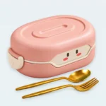 Lunch box bébé portable rose, visage souriant sur le couvercle, avec cuillère et fourchette